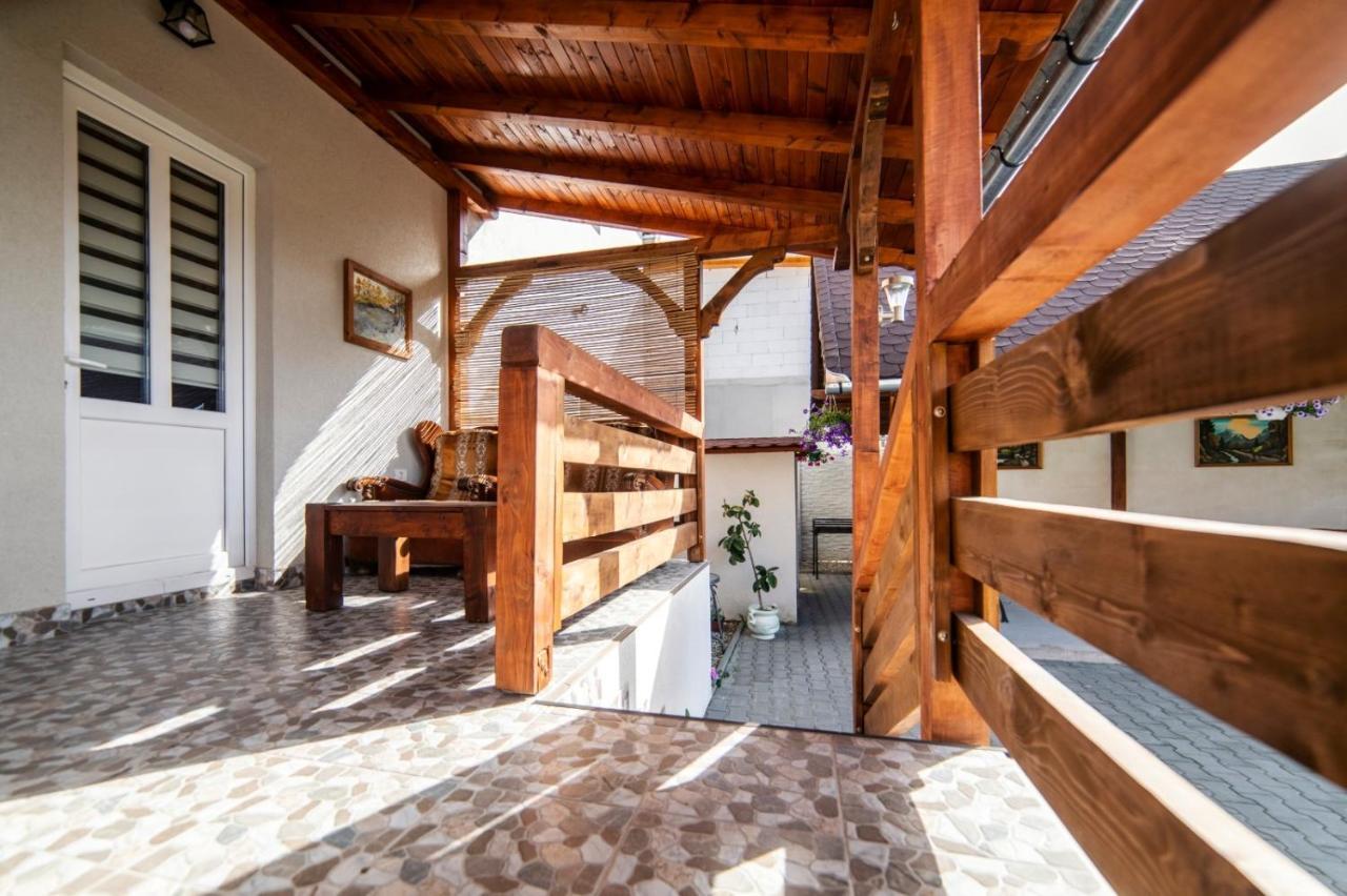 Absolut Residence Haţeg Extérieur photo